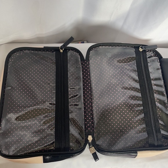 VICTORIA SECRET BLACK AND PINK MAKE UP BAG - Picture 5 of 6